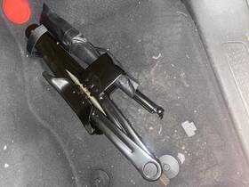 1354353 Jeep Used Floor Jack Fits 2023 Grand Cherokee Grade A