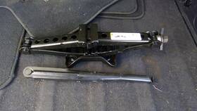 3142621 Jeep Used Floor Jack Fits 2011 Compass Grade A