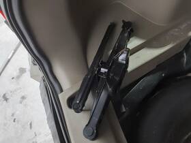 4988441 Jeep Used Floor Jack Fits 2010 Patriot Grade A