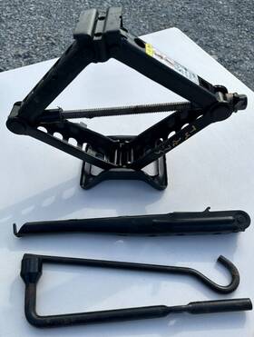 519133ad Jeep 2008 - 2017 Patriot Compass Caliber Jack Assembly Lug Nut Wrench