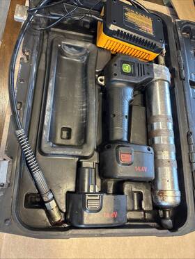 Ty26699 John Deere 14.4 Volt Cordless Grease Gun. Tested And Works Good Ty26699 John Deere 14.4 Volt Cordless Grease Gun. Tested And Works Good