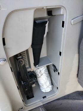 2067280 Kia Used Floor Jack Fits 2016 Sedona Grade A
