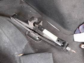 5538554 Kia Used Floor Jack Fits 2009 Rio Grade A 5538554 Kia Used Floor Jack Fits 2009 Rio Grade A