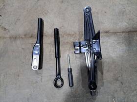 564.ki1w21 Kia 2021 Sorento Jack Sku#4348805