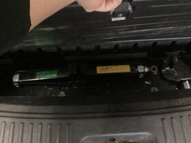 6108573 Kia Used Floor Jack Fits 2012 Sorento Grade A 6108573 Kia Used Floor Jack Fits 2012 Sorento Grade A