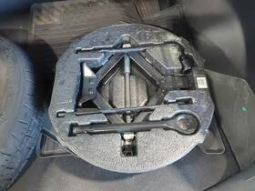 6110166 Kia Used Floor Jack Fits 2022 Seltos Grade A