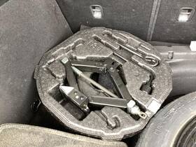 7196474 Kia Used Floor Jack Fits 2019 Stinger Grade A 7196474 Kia Used Floor Jack Fits 2019 Stinger Grade A