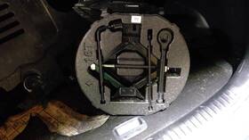 7493694 Kia Used Floor Jack Fits 2023 Seltos Grade A