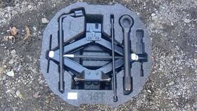 7656030 Kia Used Floor Jack Fits 2023 Soul Grade A