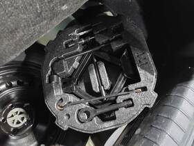 Kia 805812 Used Floor Jack Fits 2018 Cadenza Grade A