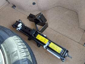 2062004 Land Rover Used Floor Jack Fits 2010 Range Grade A