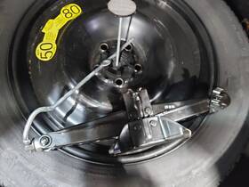 4129422 Land Rover Used Floor Jack Fits 2018 Discovery Sport Grade A