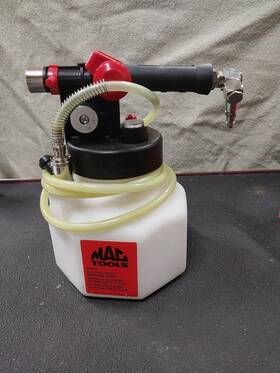 Bb2500 Mac Tools Pnuematic Brake Bleeder Only Used Twice