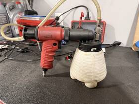 Pbt70852 Mac Tools Pneumatic Brake Bleeder