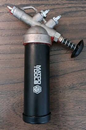 Mg62clr Matco Tools Push Type Mini Greaser Grease Gun - For Parts Jammed Free Ship Mg62clr Matco Tools Push Type Mini Greaser Grease Gun - For Parts Jammed Free Ship
