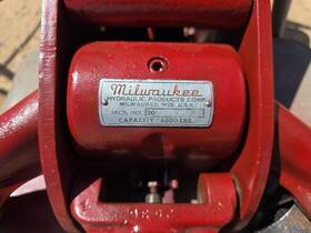 20-22636 Milwaukee Hydraulic 2 Ton Floor Jack Jack. You Can Say It Might Be A Collector Item