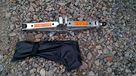 3797875 Nissan Used Floor Jack Fits 2015 Rogue Grade A