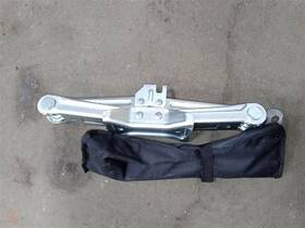 564.da1h20 Nissan Jack 2020 Versa Sku#3911249