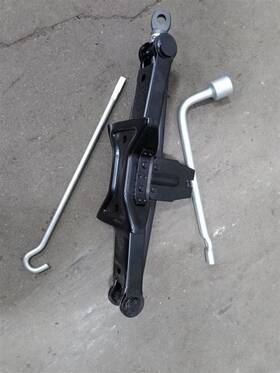 564.da1t21 Nissan Jack 2021 Rogue Spt Sku#3913417