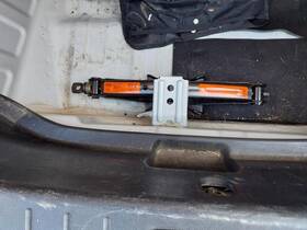 6400427 Nissan Used Floor Jack Fits 2017 Versa Grade A