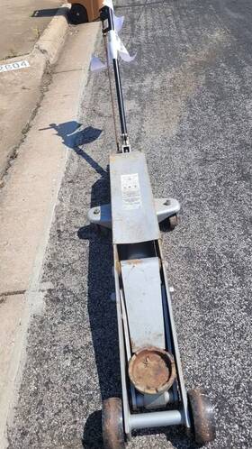 1510b Otc Stinger 10-ton Hydraulic Service Jack 1510b Otc Stinger 10-ton Hydraulic Service Jack