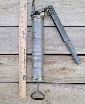 30-117 Parker Hannifin Cartridge Heavy Duty Lever 16 Inch Grease Gun With 14 Pipe