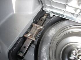 4081318 Pontiac Used Floor Jack Fits 2009 Vibe Grade A 4081318 Pontiac Used Floor Jack Fits 2009 Vibe Grade A