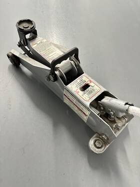 9304 Rally 2 1/4 Ton Hydraulic Floor Jack