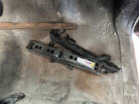 1354744 Ram Used Floor Jack Fits 2021 Dodge 1500 Pickup Grade A