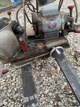 D-13112 Sioux 680 Valve Face Grinding Machine D-13112 Sioux 680 Valve Face Grinding Machine