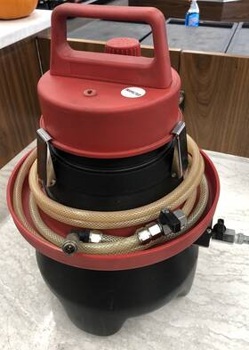 Bb71160 Snap-on Quickflow Pressure Brake Bleeder Kit As Is Bb71160 Snap-on Quickflow Pressure Brake Bleeder Kit As Is