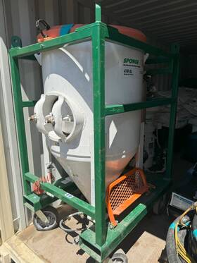 470-sj Sponge Jet Abrasive Blaster. Great Condition. Includes Clarifier 470-sj Sponge Jet Abrasive Blaster. Great Condition. Includes Clarifier