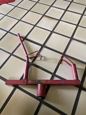 3321125 Strongway Tire Spreader