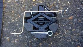 7561268 Subaru Used Floor Jack Fits 2023 Xv Crosstrek Grade A 7561268 Subaru Used Floor Jack Fits 2023 Xv Crosstrek Grade A