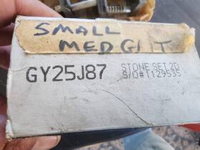 Gy25j87 Sunnen Sm Med Grit Silicon Carbide 2.5 Inch To 3.3 Keyway Honing Stones
