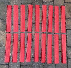 C504.031.300a Swisstrax Looped Female Edge Pro 15.75 Inch In Racing Red 18 Pieces/tiles