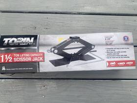 T10152d Torin 1 1/2 Ton Scissor Jack