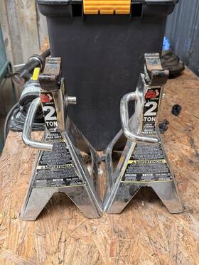T82362 Torin Big Red Jacks. 2 Ton T82362 Torin Big Red Jacks. 2 Ton