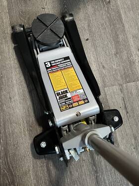 T83505w Torin Blackjack Hydraulic Low Profile Steel Racing Floor Jack T83505w Torin Blackjack Hydraulic Low Profile Steel Racing Floor Jack