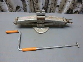 09110-22010 Toyota 09110 22010 Genuine Oem Scissor Jack And Handle 1966 1967 1968 1969 Corona