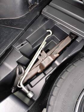 4035174 Toyota Used Floor Jack Fits 2018 Rav4 Grade A