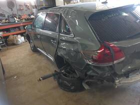 4068463 Toyota Used Floor Jack Fits 2014 Venza Grade A 4068463 Toyota Used Floor Jack Fits 2014 Venza Grade A