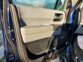 4758661 Toyota Used Floor Jack Fits 2010 Sequoia Grade A 4758661 Toyota Used Floor Jack Fits 2010 Sequoia Grade A