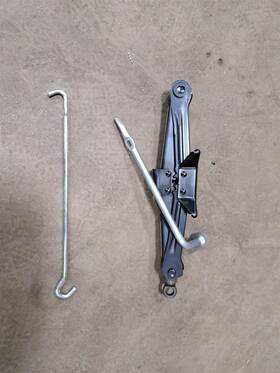 564.to1e20 Toyota Jack 2020 Corolla Sku#4088185