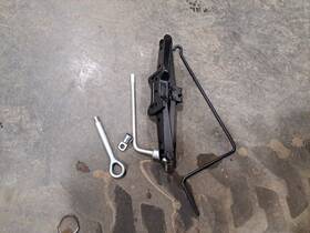 Toyota 564.to1f06 2006 Highlander Jack Sku#4370879