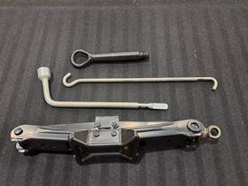 564.to1i16 Toyota Jack 2016 Prius Sku#4008126