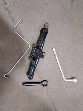 564.to1n14 Toyota Jack 2014 Prius Sku#4007625