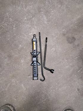 564.to1u21 Toyota 2021 Camry Jack Sku#4400452