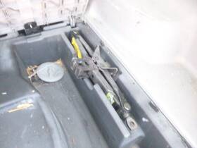 5726896 Toyota Used Floor Jack Fits 2006 Matrix Grade A