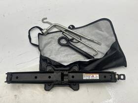 5876703 Toyota Used Floor Jack Fits 2016 Rav4 Grade A 5876703 Toyota Used Floor Jack Fits 2016 Rav4 Grade A